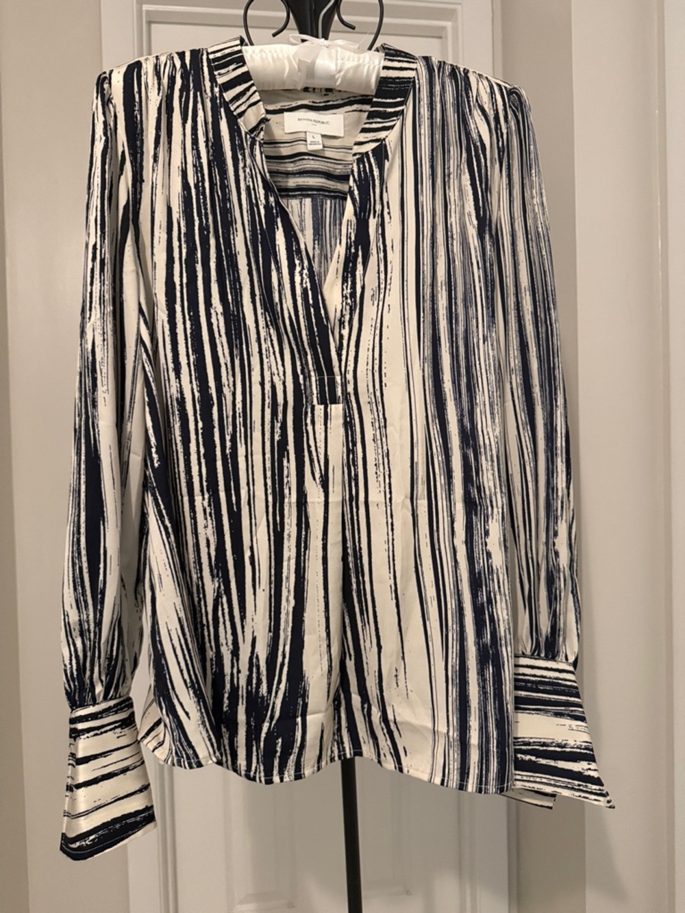 Banana Republic V-Neck Striped Volume Sleeve Blouse in Cream and Navy Size L